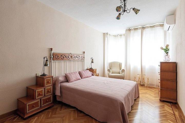 Ganze Wohnung, Vivodomo | Super spacious, 2 min. to underground in Tetuán, Madrid