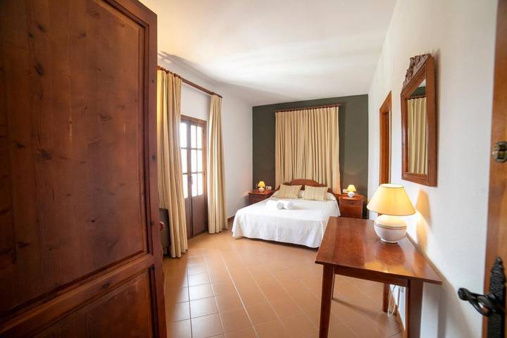 Hôtel pour 3 personnes, avec terrasse ainsi que piscine et jardin, animaux acceptés à Priego de Córdoba - 2