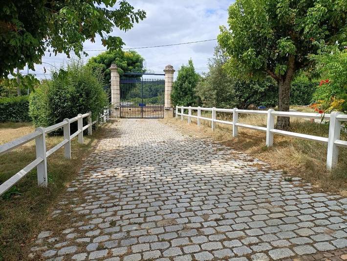 Gîte pour 5 personnes, avec piscine ainsi que jacuzzi et jardin à Tabanac