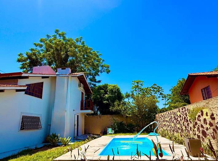 Casas e apartamentos de temporada para 6 pessoas, com piscina e jardim e ainda balcão em Praia Mole