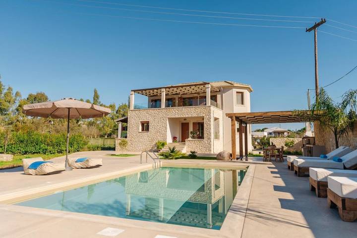 Villa pour 7 personnes, avec balcon ainsi que vue et piscine