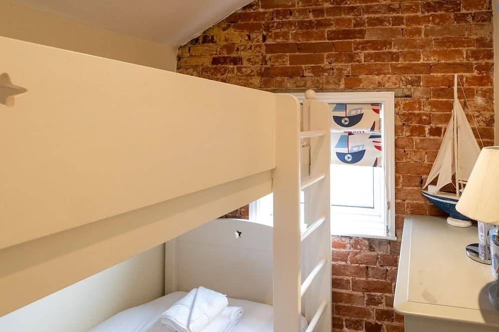 ♥ Pebble Cottage Aldeburgh Beach Pet friendly Parking permit included 5* reviews in Aldeburgh, Suffolk