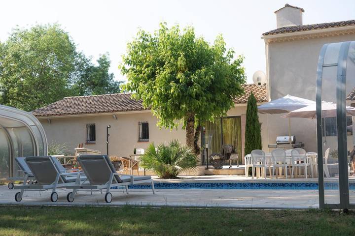 Maison d’hôte pour 4 personnes, avec terrasse et jardin ainsi que piscine et vue à Nans-les-Pins - 2