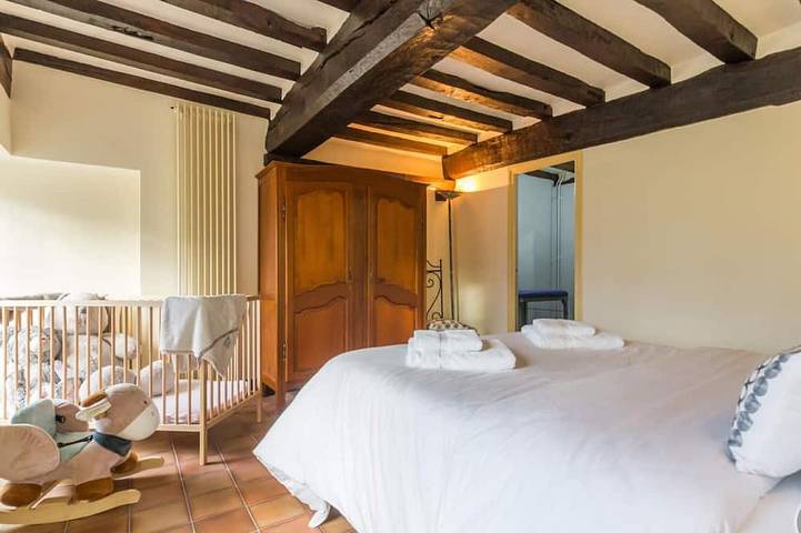 Gîte pour 10 personnes, avec Jardin dans Bourguenolles - 3