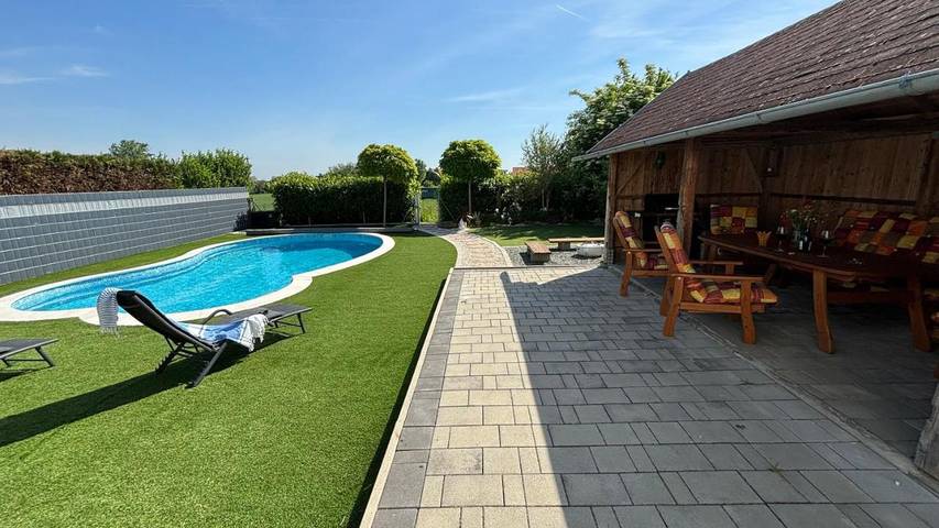 Ferienhaus für 8 Personen, mit Garten und Pool - 1