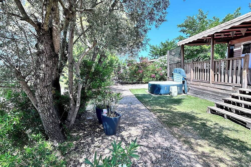 Mobilhome with jacuzzi, swimming pool in the residence in Pierrefeu-du-Var, Region de Toulon