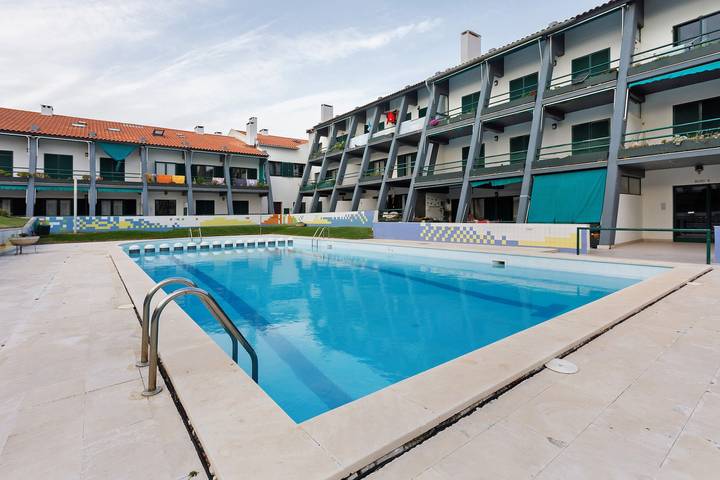 Casa de férias para 9 pessoas, com Varanda e Jardim e ainda Piscina infantil em Marinha Grande