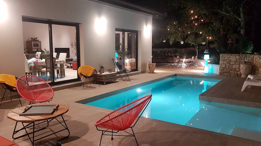 Villa pour 6 personnes, avec jardin ainsi que piscine et terrasse