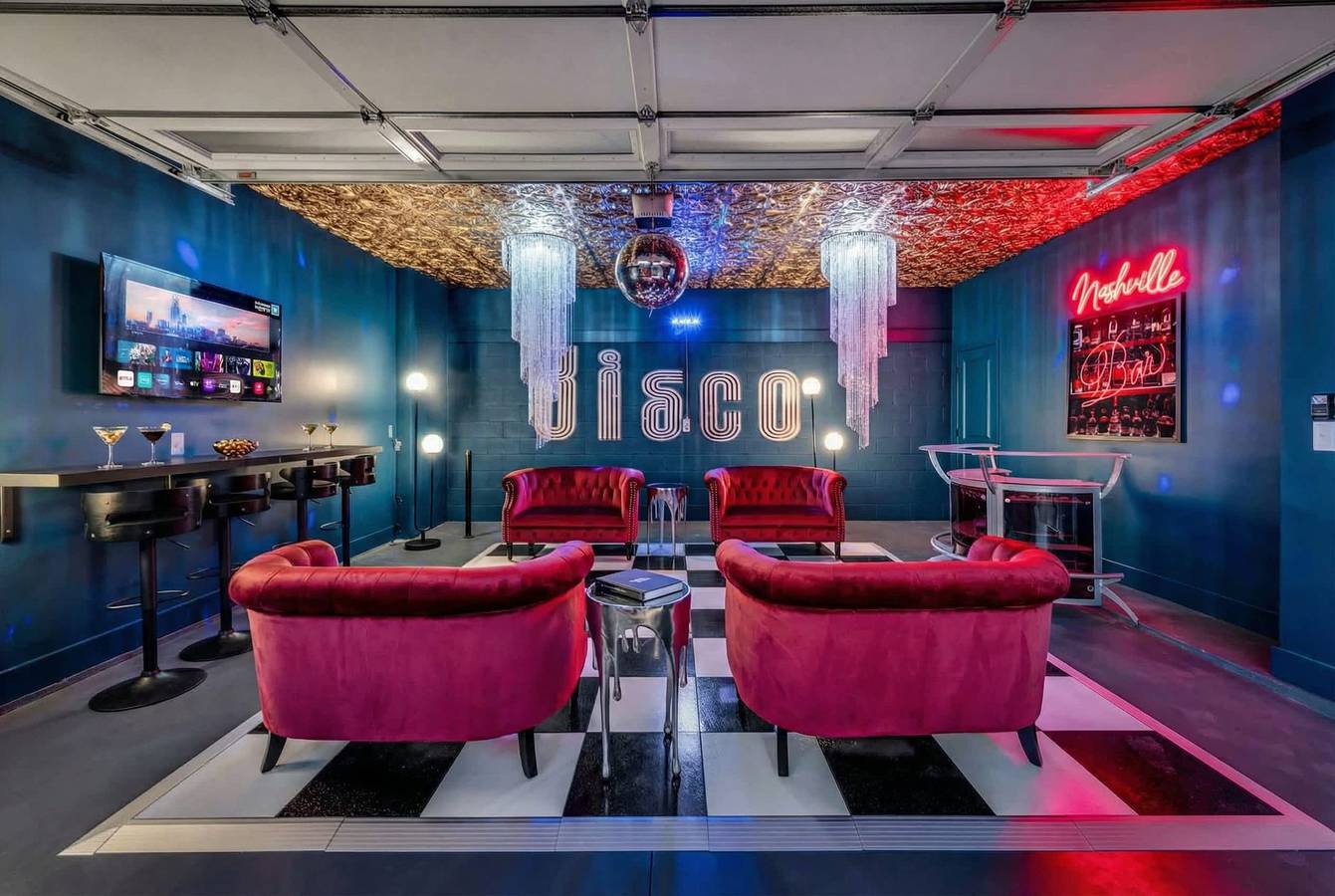 Disco Lounge Double Rooftop Hot Tub Nashville in Nashville, Tennessee