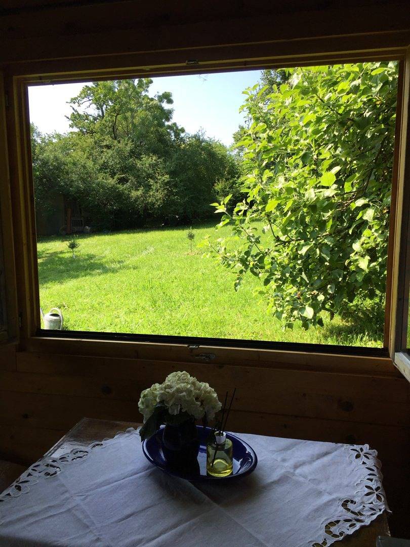 Gîte-chalet-Nièvre, parc privé clos, tout confort, jardin parking in Préporché, Parc naturel régional du Morvan