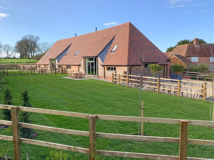 Log cabin for 8 people, with garden in Berkshire