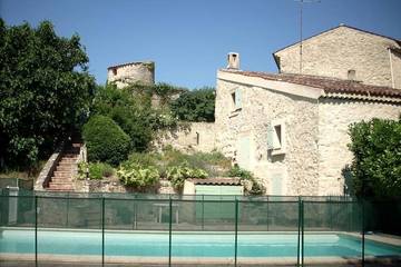 Agriturismo pour 13 personnes, avec jardin à La Bastide-des-Jourdans
