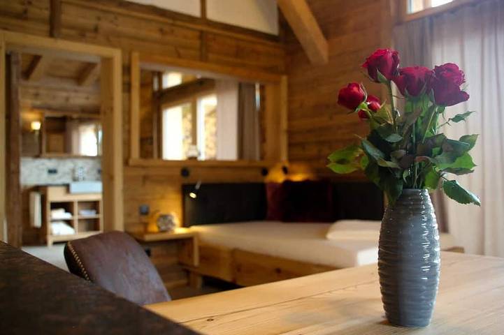 Ferienwohnung für 2 Personen, mit Balkon und Whirlpool sowie Garten und Sauna