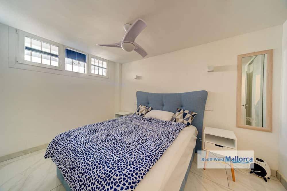 Entire apartment, Santa Ponsa Mallorca first line of sea - Aparthotel in Rotes Velles, Calvià