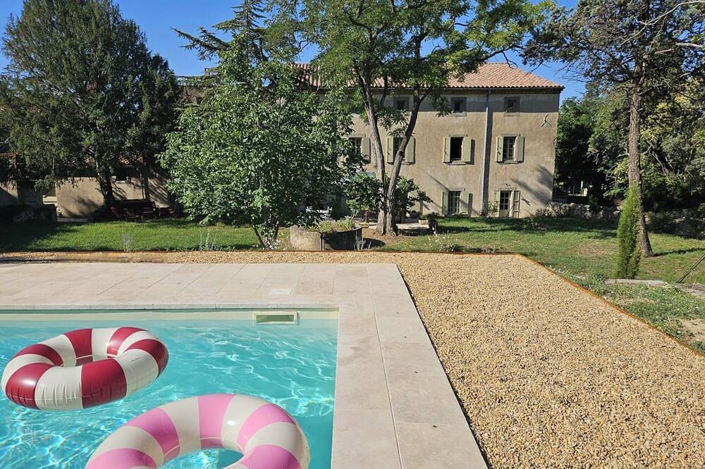 Family mansion with large swimming pool and air-conditionned bedrooms in Cesseras, Région de Béziers