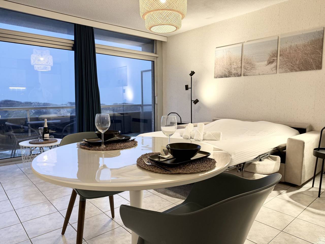 Entire apartment, Studio 806 with balcony in Bredene, Belgian Coast