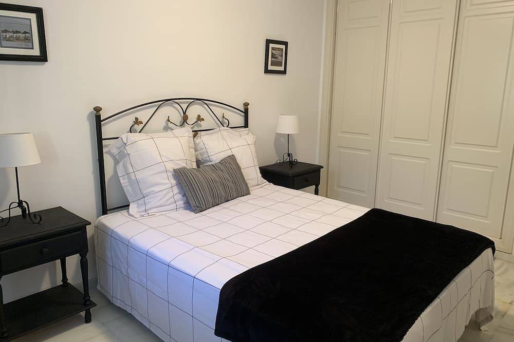 Geheel appartement, Marbella,Nueva Andalucia Groundfloor flat /2bed&2bath/ private garden /3pools/ in Nueva Andalucia Golf Valley, Marbella