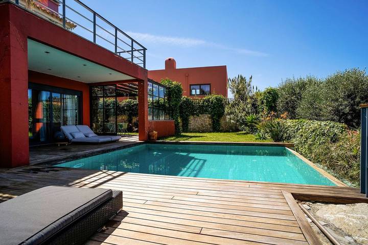 Vakantiehuis voor 8 personen, with Uitzicht op zee and Terras as well as Tuin and Zwembad in Costa do Estoril