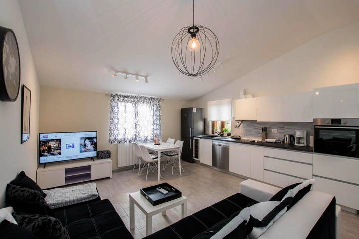 Gîte pour 4 personnes, avec Terrasse ainsi que Jardin et Vue dans Petrovija