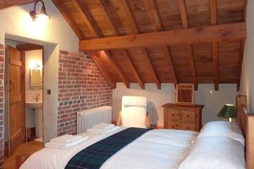 Glamping for 10 People in Peak District, Midlands, Photo 3