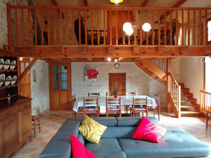 Gîte pour 8 personnes, avec Terrasse et Jardin ainsi que Piscine et Sauna à Saint-Juire-Champgillon