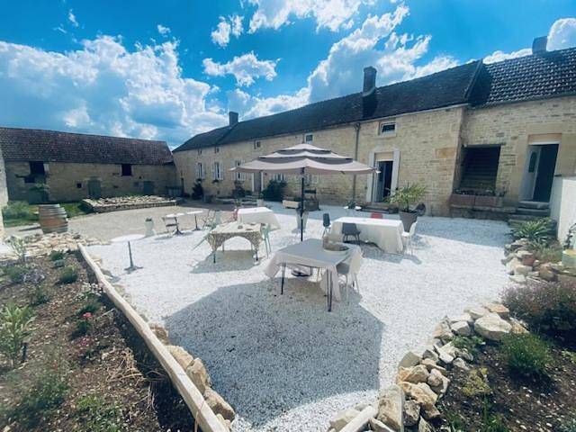 Chambre d’hôte pour 4 personnes, avec Terrasse ainsi que Jardin et Piscine dans Yonne - 2