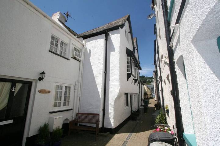 Glamping for 9 people in Looe