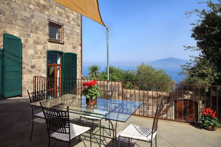 Casa vacanza per 12 persone, con giardino e balcone a Sant'Agata sui Due Golfi