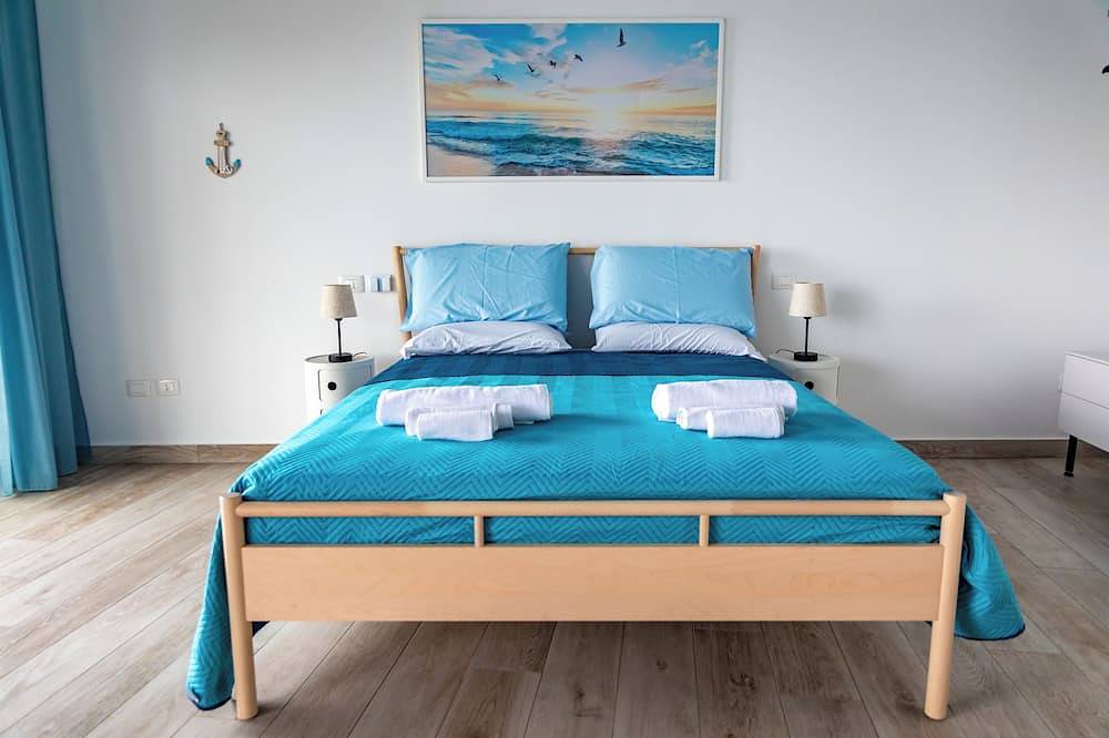 Entire apartment, Seafront apartment, between Mount Etna, Taormina, and Syracuse in Aci Castello (Borgo), Aci Castello