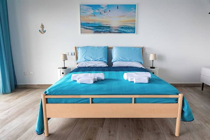Appartement entier, Seafront apartment, between Mount Etna, Taormina, and Syracuse in Aci Castello (Borgo), Aci Castello