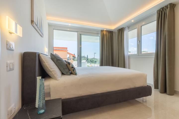 Ganzes Studio, Apartment "Residence Meridian Unità 7" in Strandnähe mit Bergblick, Pool, A/C, Wlan und Balkon in Villa San Pietro, Cagliari Provinz