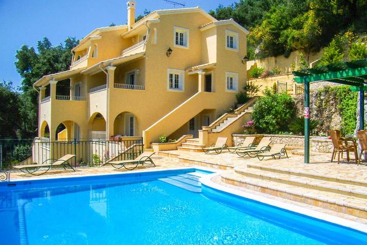 Διαμερίσματα διακοπών για 8 άτομα, με κήπο στον Κατάβολο