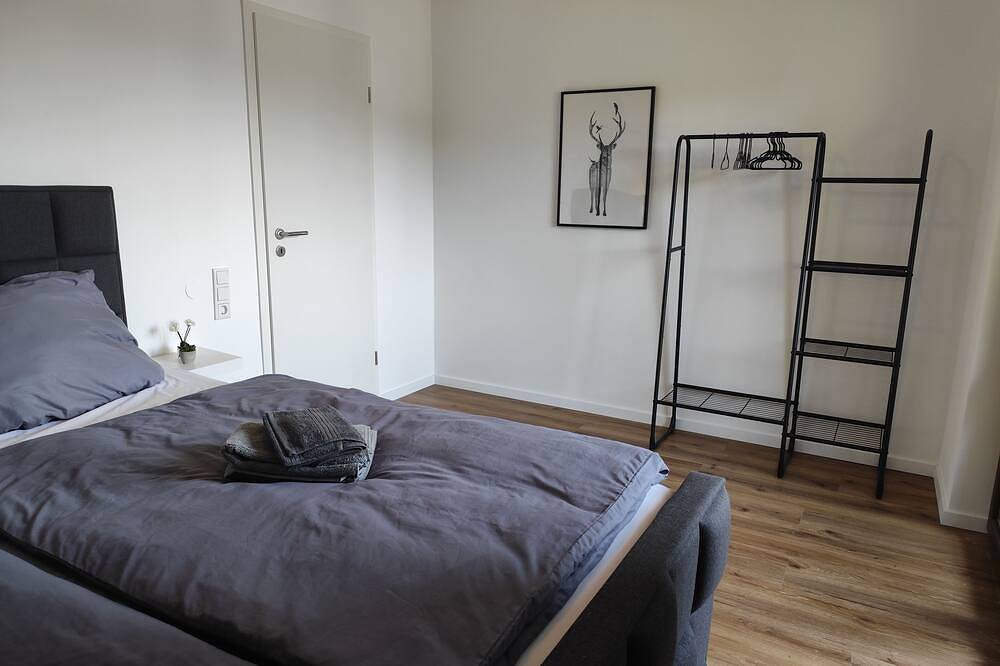 Ganze Wohnung, Hochwertige Wg für Unternehmer oder Familien - mit Parkmöglichkeiten und 2 Zi. in Aschaffenburg, Mainviereck