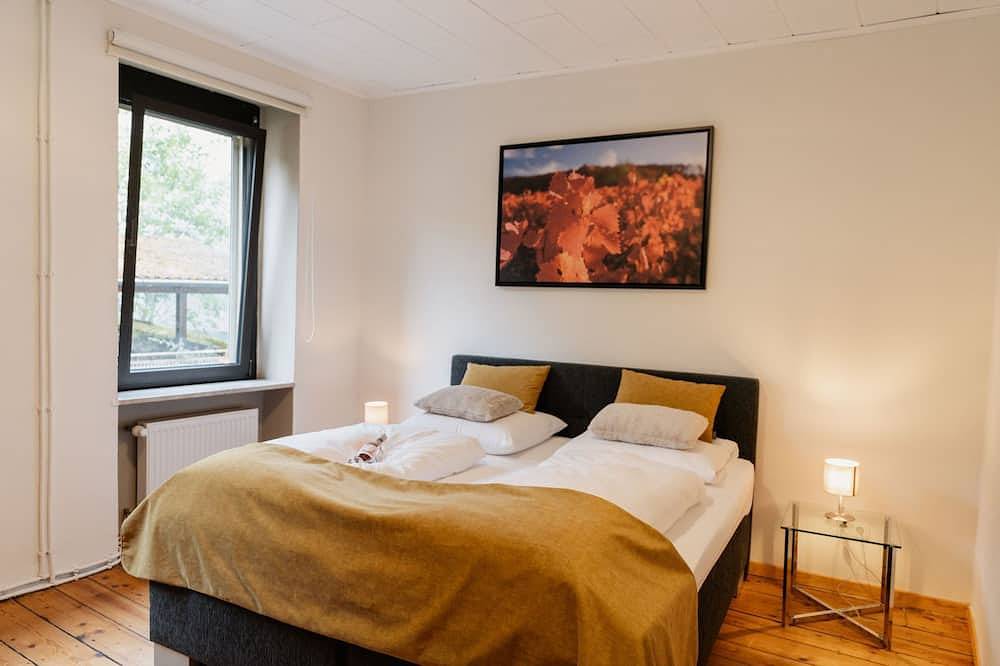 Ganze Wohnung, Gemütliches Winzerhaus mit großer Terrasse und Blick auf die Dächer von Ediger in Ediger-Eller, Cochem-Zell