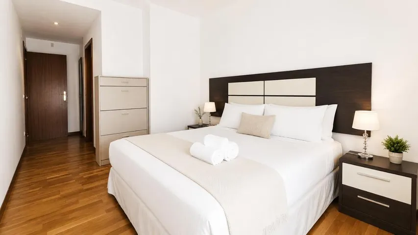 Apartamento de vacaciones para 4 personas, con terraza y vistas además de piscina para niños y piscina - 1