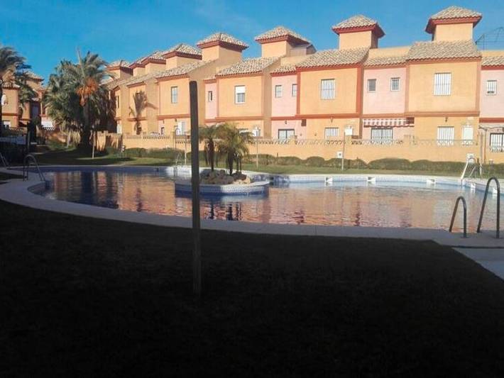 Apartamento de vacaciones para 8 personas, con jardín además de terraza y piscina, Se admiten mascotas - 1