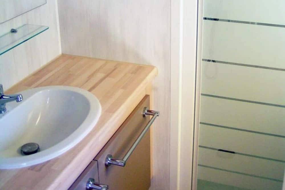 Zecamping 3 étoiles animé piscine chauffée mobil-home Tv Bbq 31m2 in Argentonnay, Deux-Sèvres