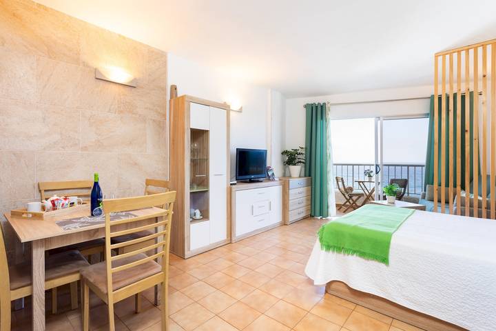 Ganze Wohnung, TenoHomes Oceanview Studio with Balcony in San Marcos, Teneriffa Nord