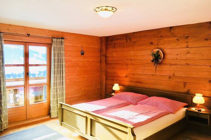 Boerderij op een zonnig plateau * Groot appartement * 10-12 pers.* Nieuw * zwemvijver in Brixen im Thale, Kaisergebirge