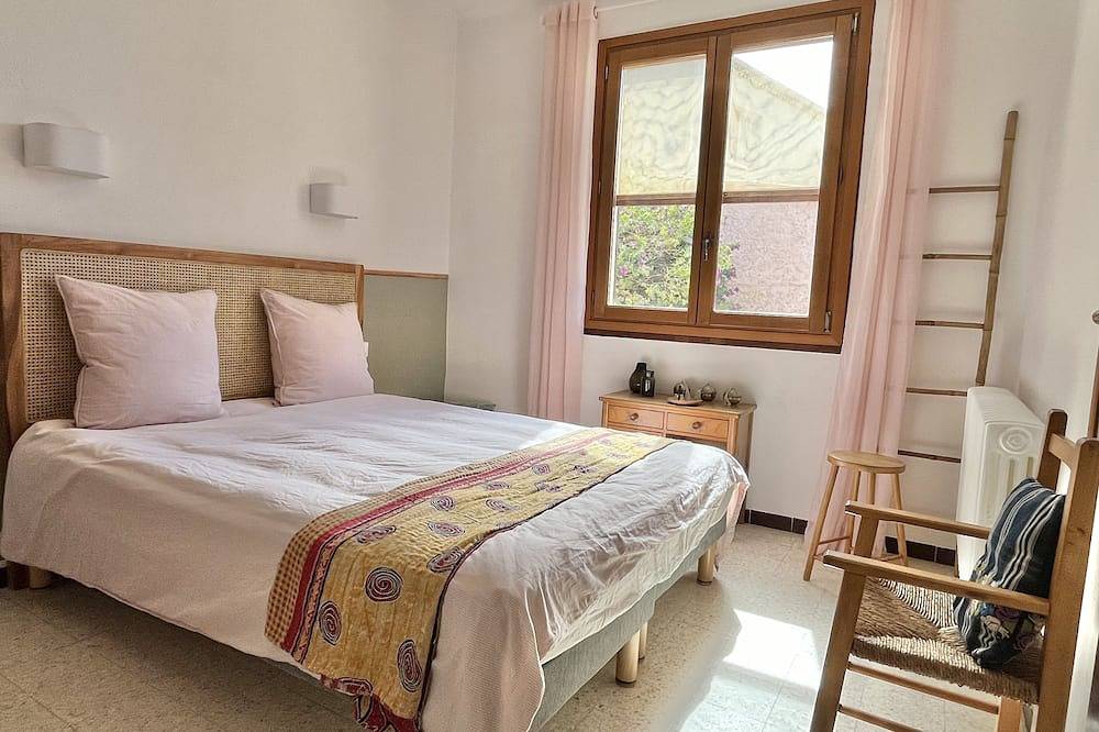 Familienferienvilla mit Meerblick und Zugang zu den Bächen zu Fuß. in La Madrague, Hyeres