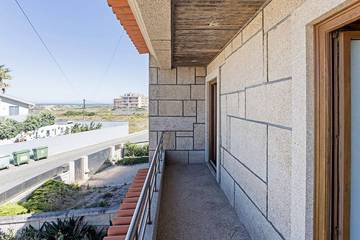 Location de vacances pour 10 personnes, avec balcon et jardin dans Vila Chã