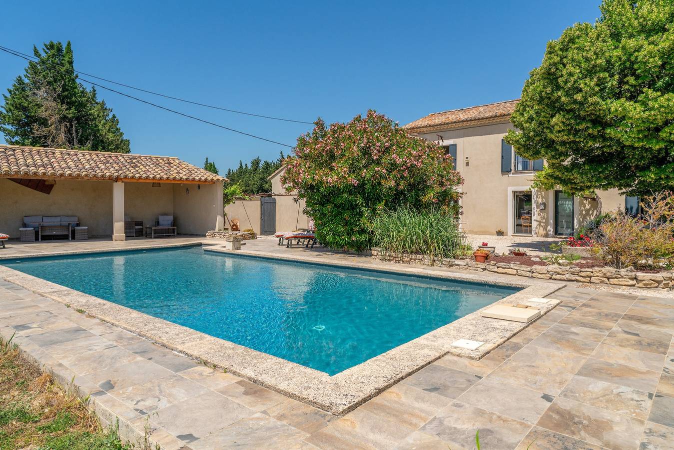 Chambre d’hôtes « La Fenière » avec piscine partagée, Wi-Fi et climatisation in L'Isle-sur-la-Sorgue, Vaucluse