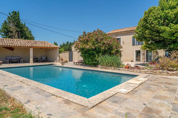 Chambre d’hôtes « La Fenière » avec piscine partagée, Wi-Fi et climatisation in L'Isle-sur-la-Sorgue, Vaucluse