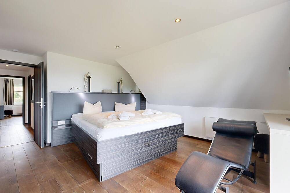 Exklusive Ausstattung in ruhiger Lage mit Meerblick, Kamin, Sauna, Garten in Groß Stresow, Putbus