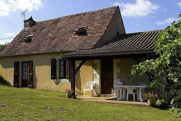 Gîte pour 5 personnes, avec jardin et piscine à Salviac