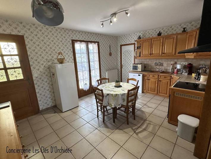 Location de vacances pour 10 personnes, avec Terrasse et Jardin à Allonnes - 2