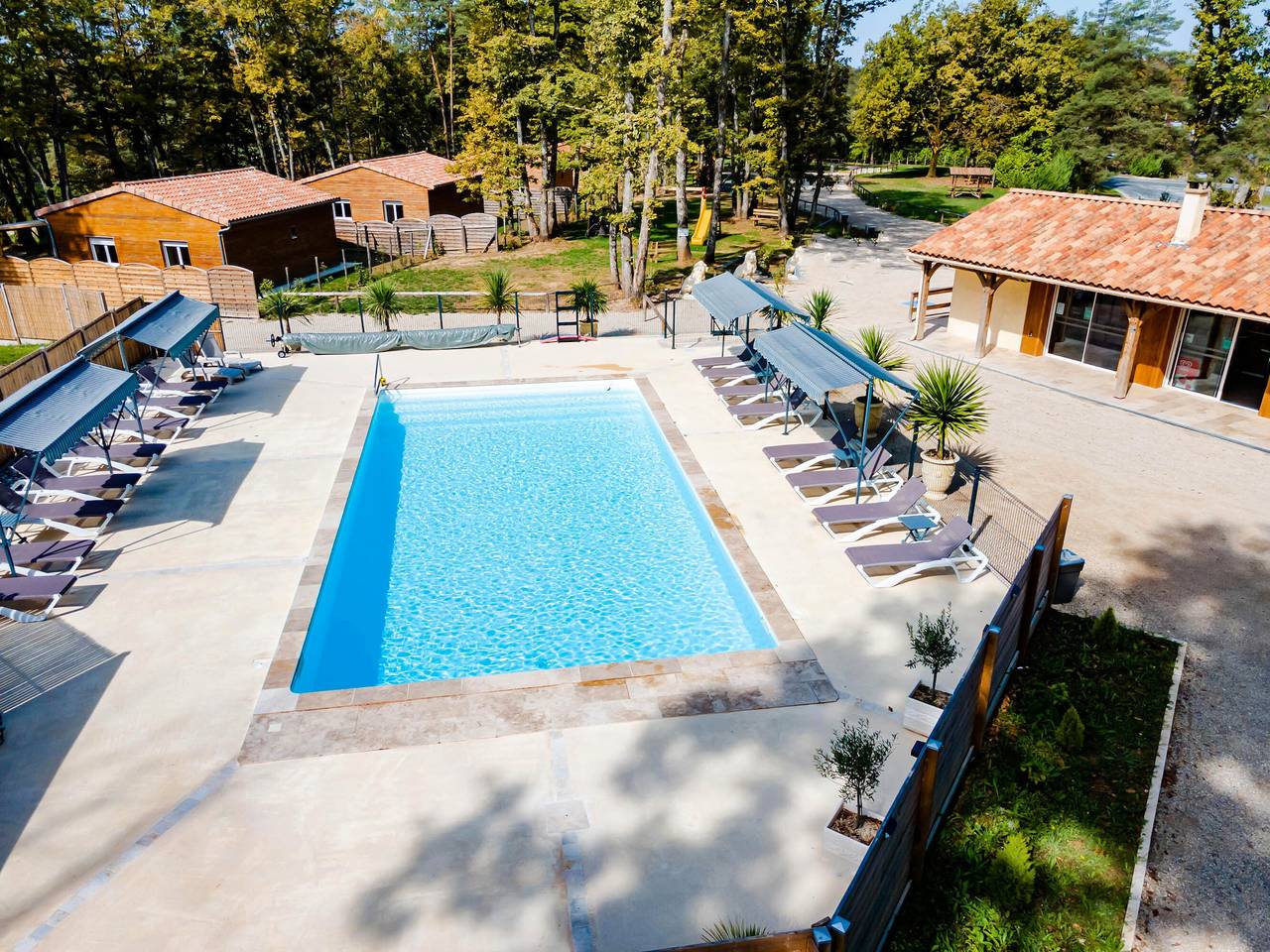 Séjour authentique en Dordogne – Gîte tout confort avec piscine chauffée in Thenon, Périgord Noir