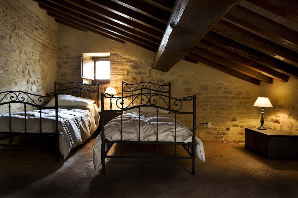 Entire apartment, Melanzio holiday apartment with garden and swimming pool in Montefalco, Perugia Province