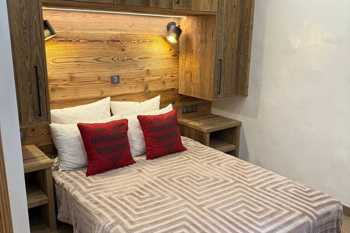 Gîte pour 10 personnes, avec piscine ainsi que jardin et balcon dans Office De Tourisme De Meribel Les Allues - 4