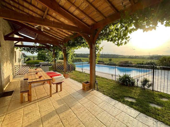 Location de vacances pour 25 personnes, avec jardin et vue à Les Lèves-et-Thoumeyragues